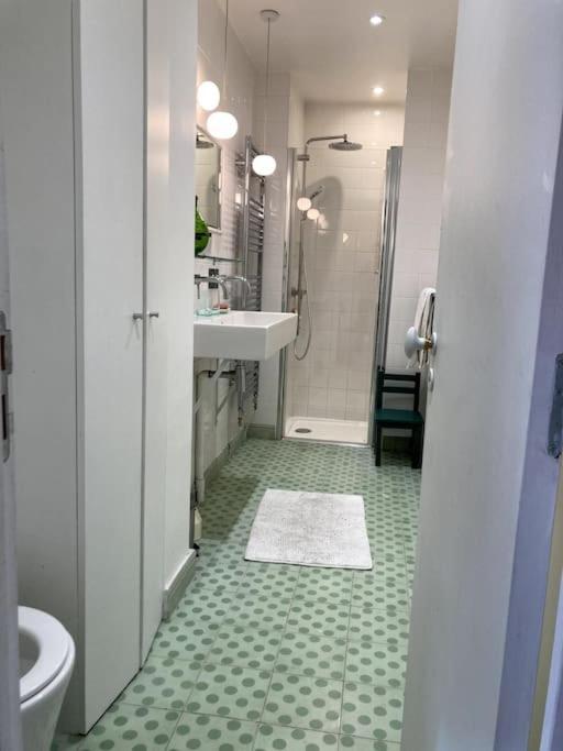 Appartement Cosy Dans Le 9E Paris Exterior foto
